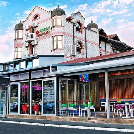 Hotel Estrada Lux Belgrad Exterior foto