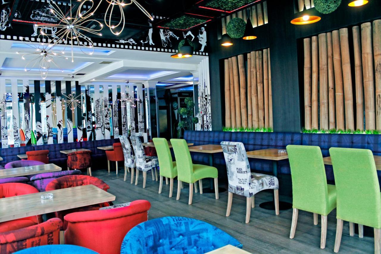 Hotel Estrada Lux Belgrad Exterior foto