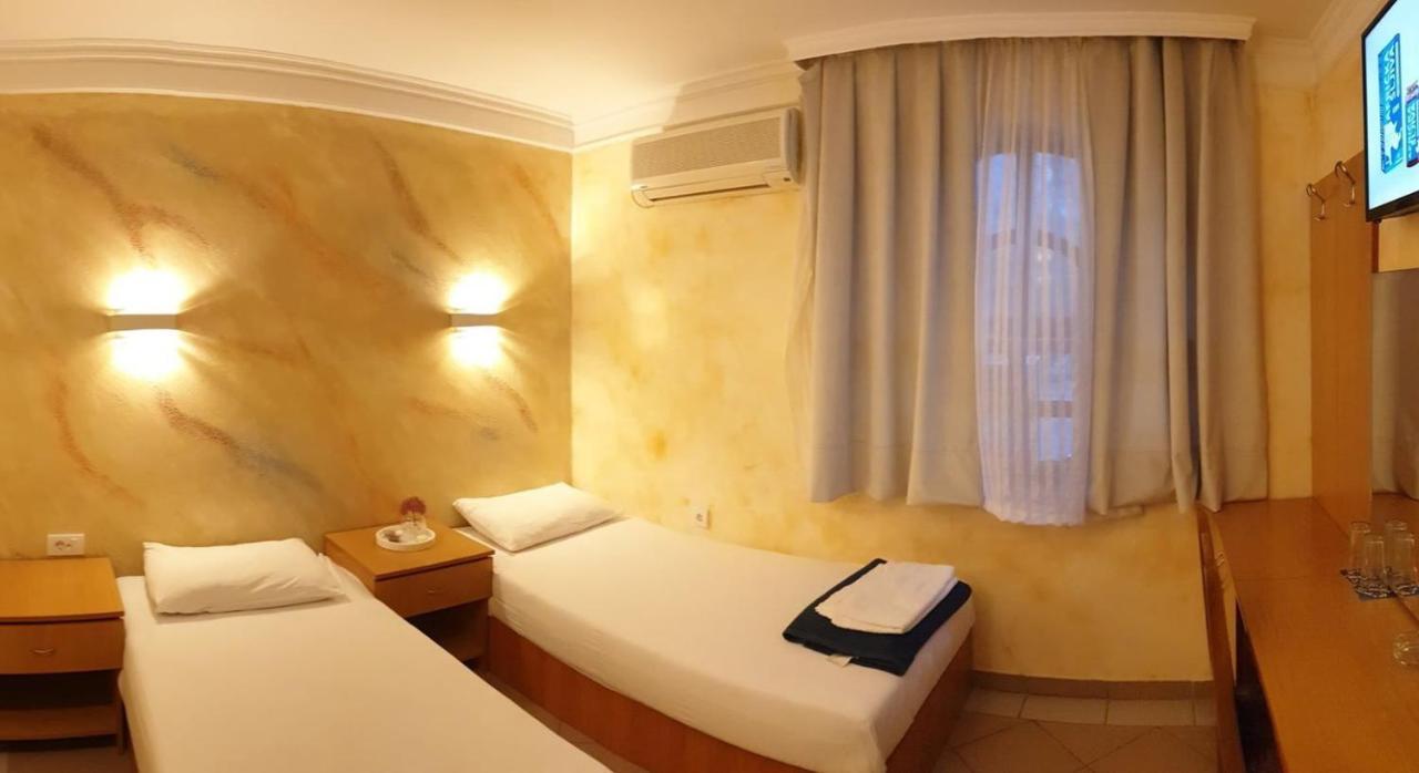 Hotel Estrada Lux Belgrad Exterior foto