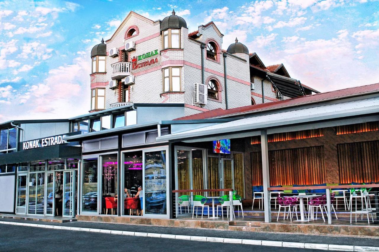 Hotel Estrada Lux Belgrad Exterior foto